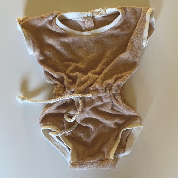 Quincy Mae 12-18M romper - Picture 1 of 2